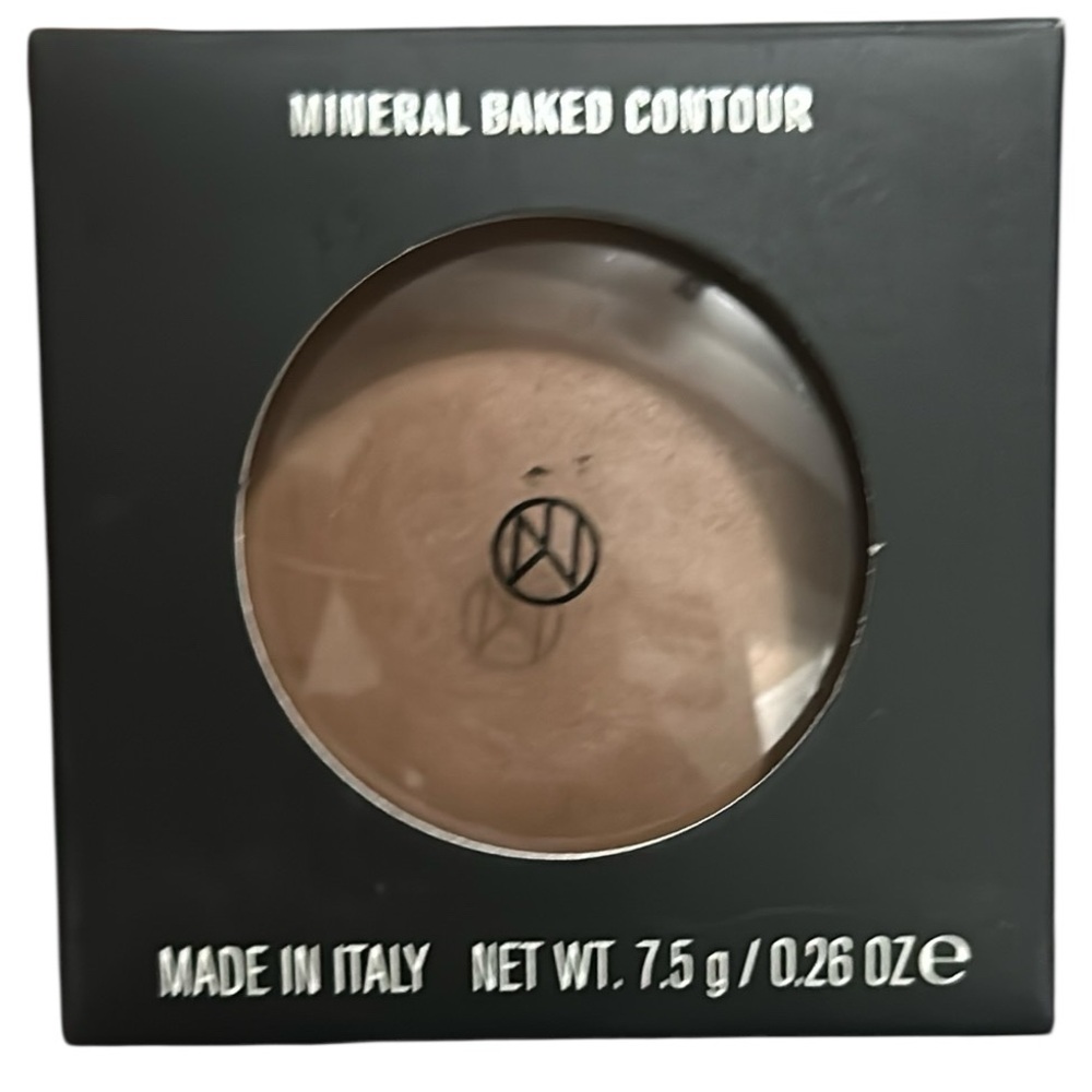 IL Makiage MINERAL BAKED CONTOUR
INSTANT SCULPTING CONTOUR -SCUSE ME